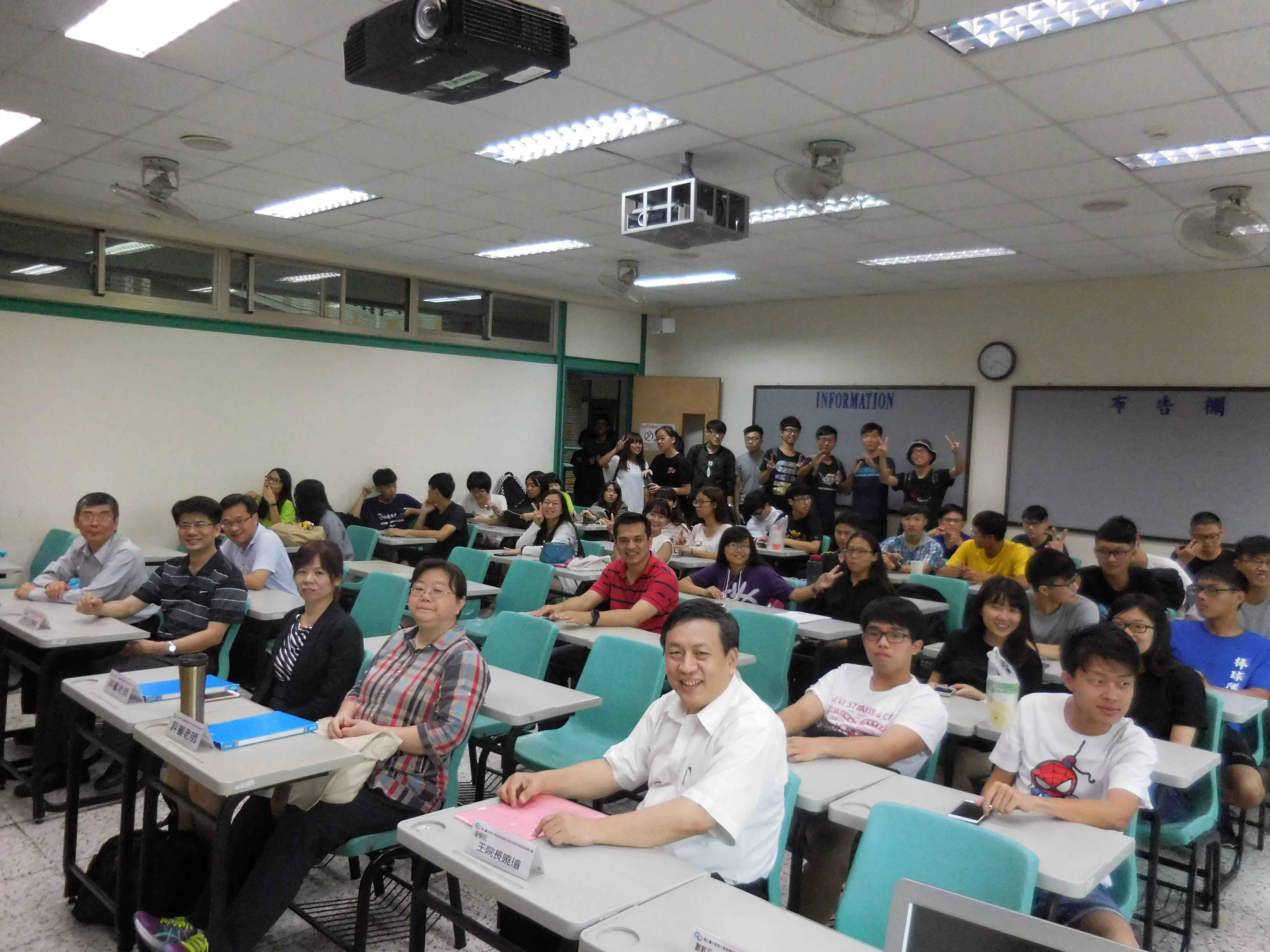 1060418_105學年度第2學期院聯合班會-院長盃系級演講比賽 第1張
