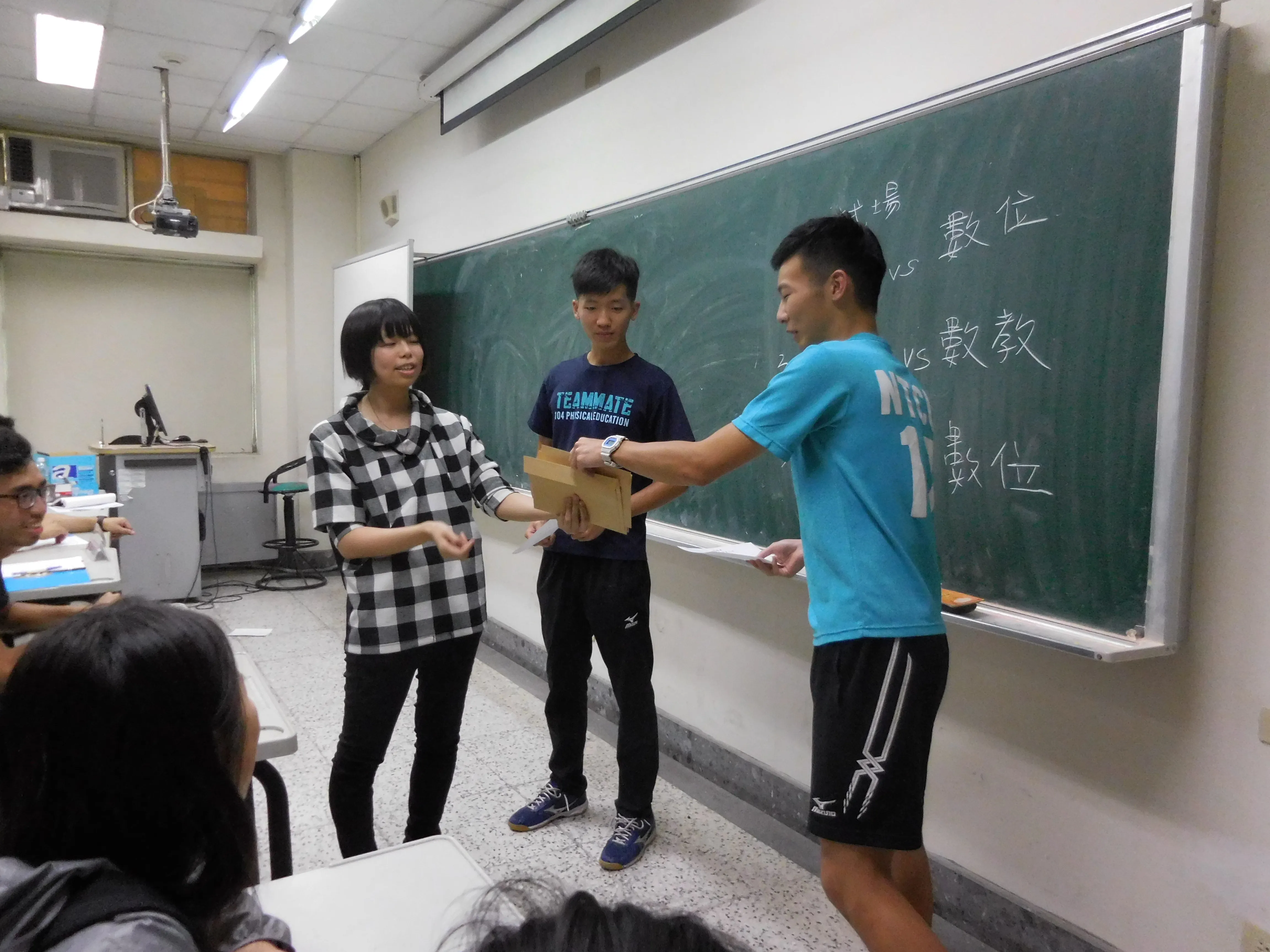 1060418_105學年度第2學期院聯合班會-院長盃系級演講比賽 第4張